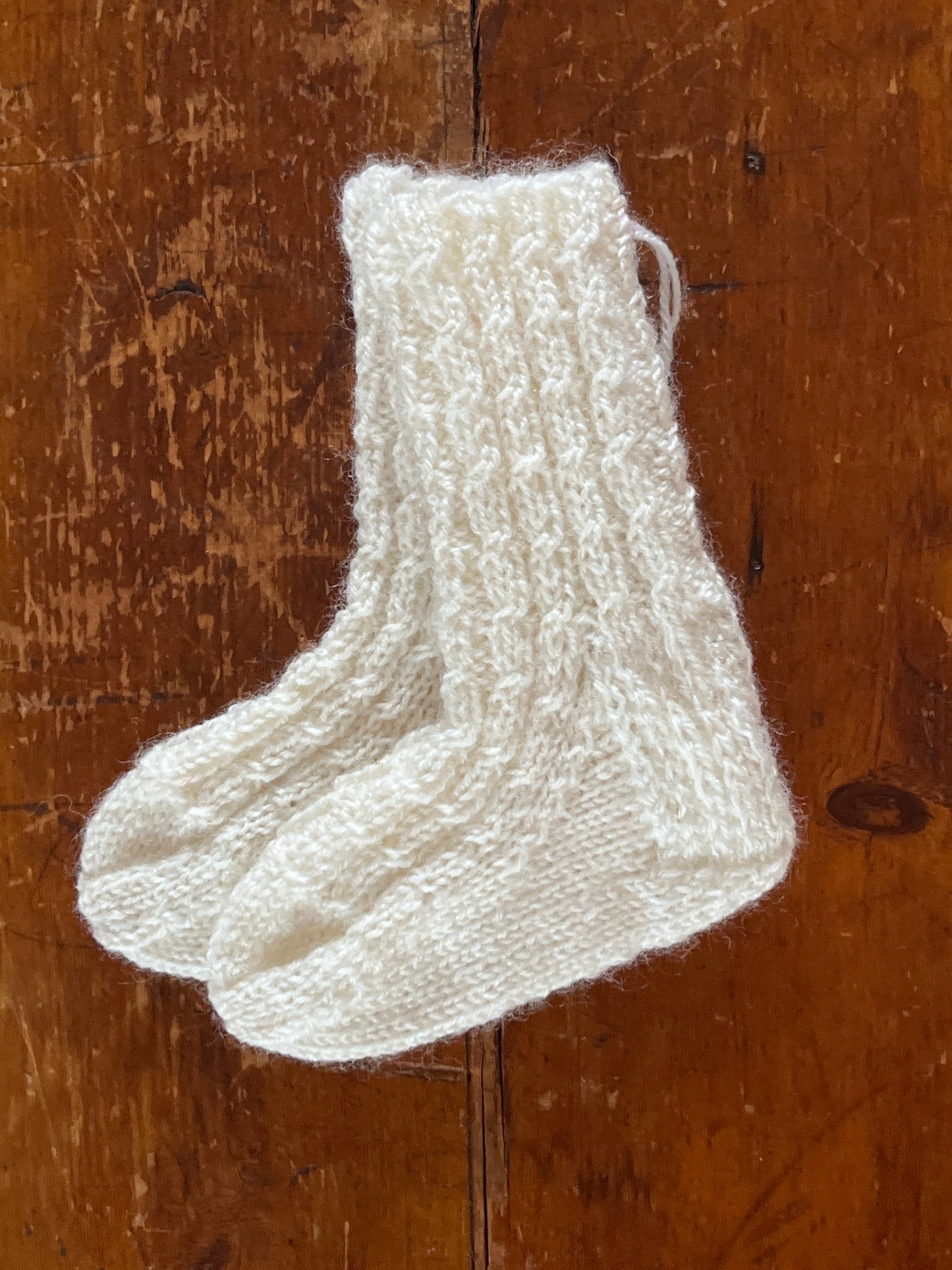 Chaussettes bébé en tricot torsadé