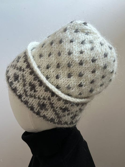 Gorro nórdico con copos de nieve